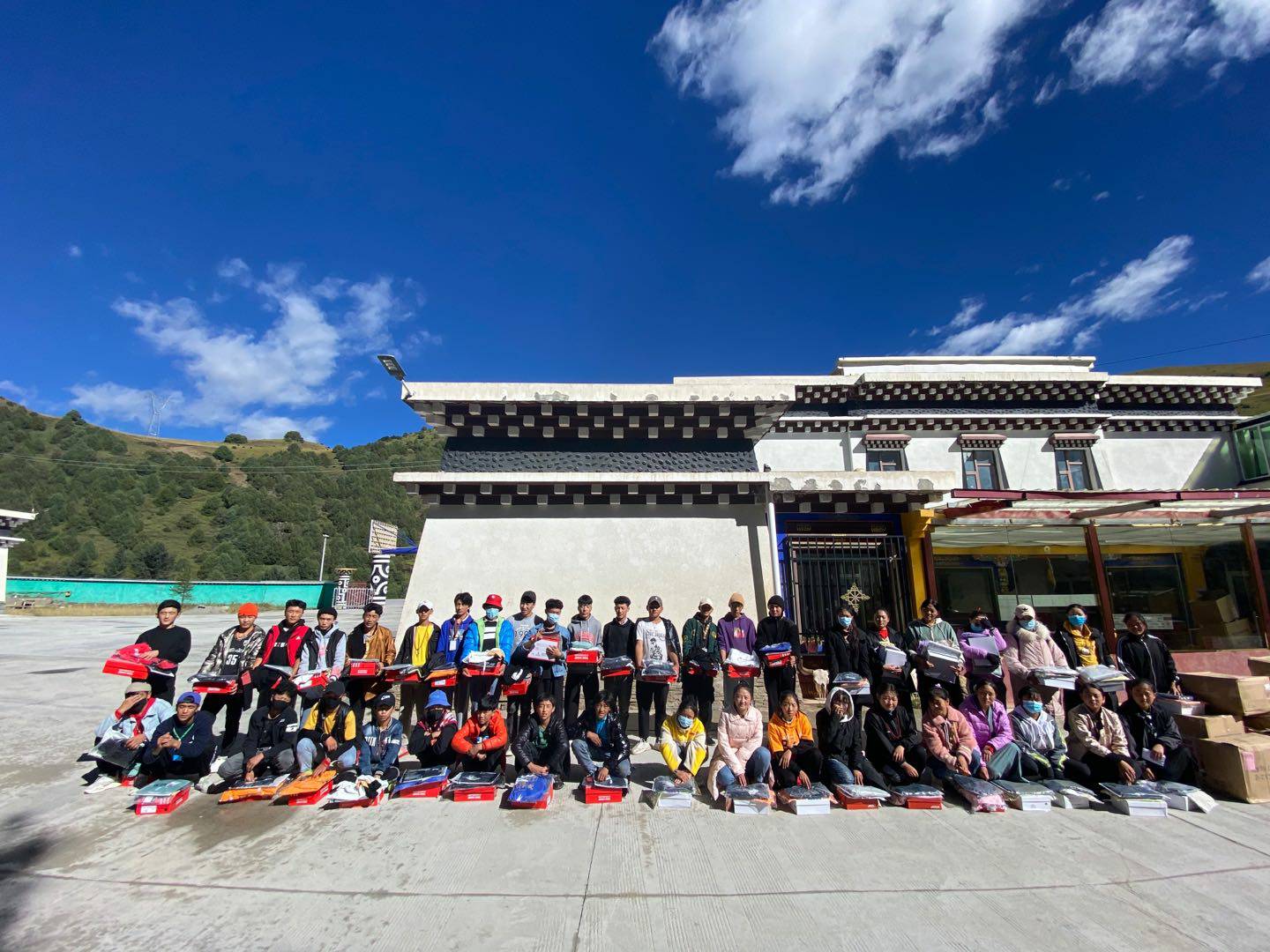 星空官方端网站·星空登陆入口-星空(中国)公益回顾丨家国同欢月同圆 温暖满载甘孜州(图8)