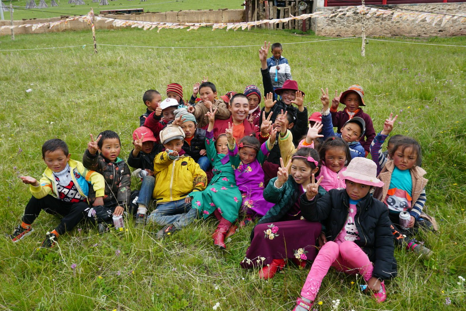 星空官方端网站·星空登陆入口-星空(中国)公益回顾丨家国同欢月同圆 温暖满载甘孜州(图14)